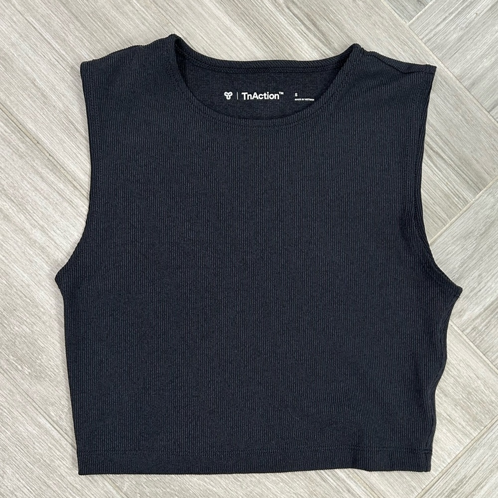 Black Aritzia TnAction Cropped Tank Small